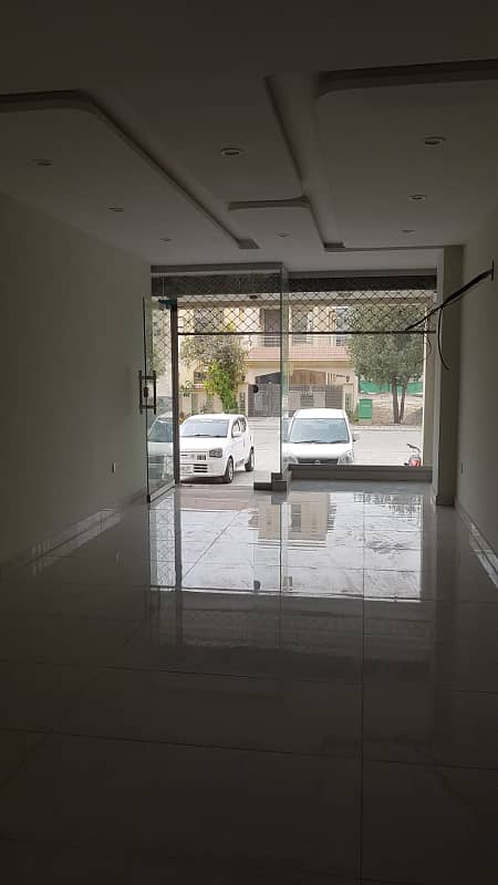 BRAND NEW GROUND FLOOR COMMERCIAL SHOP FOR RENT IN BAHRIA TOWN LAHORE 4