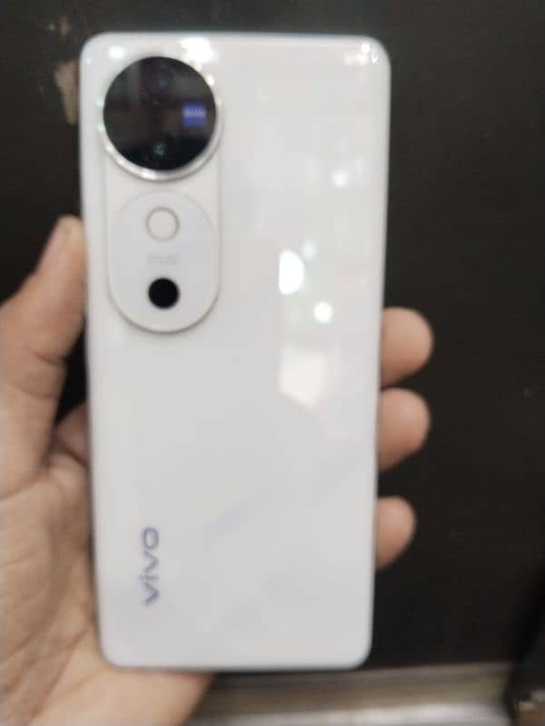 vivo V40 2