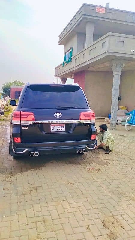 Toyota Land Cruiser 2008/13 Karachi registered 3