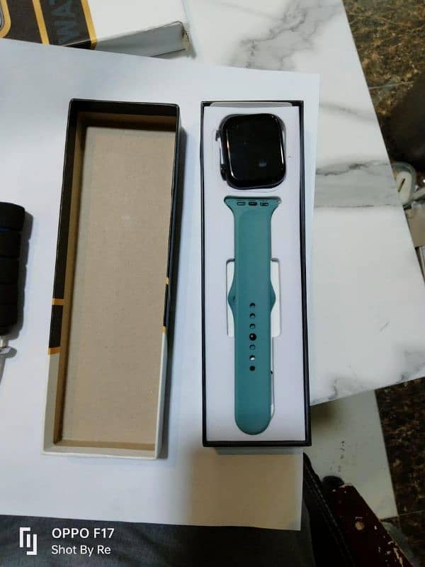 Smart Watch with 1 strap. (DELIVERY ALL OVER PAKISTAN). 0