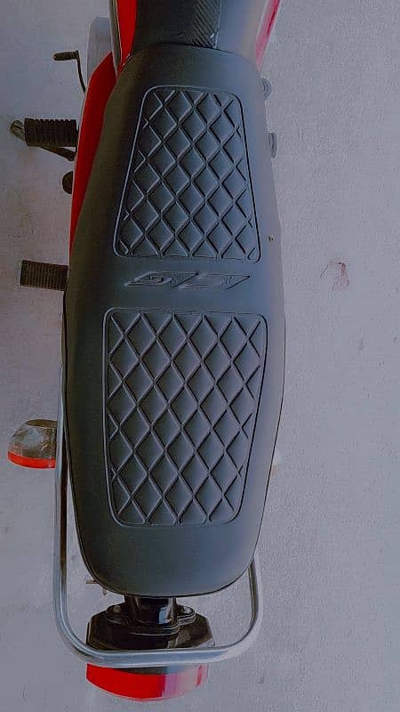 Honda CG 125 Genuine Seat 1