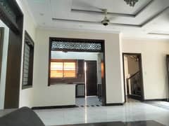 10 Marla Like New House For Rent In Bahria Town Lahore