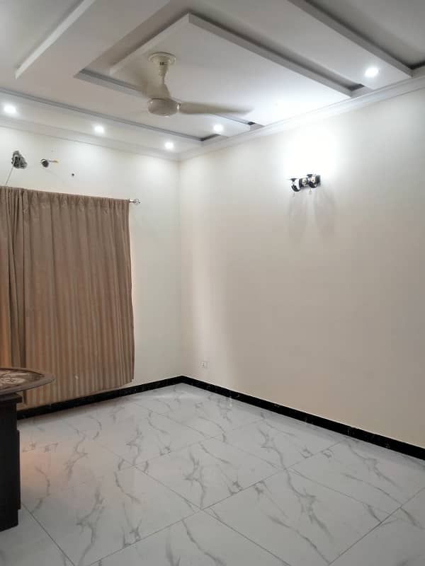 10 Marla Like New House For Rent In Bahria Town Lahore 5