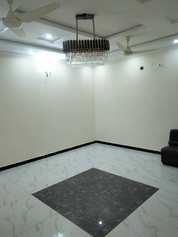 10 Marla Like New House For Rent In Bahria Town Lahore 7