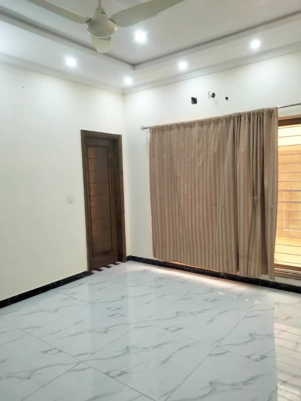 10 Marla Like New House For Rent In Bahria Town Lahore 8