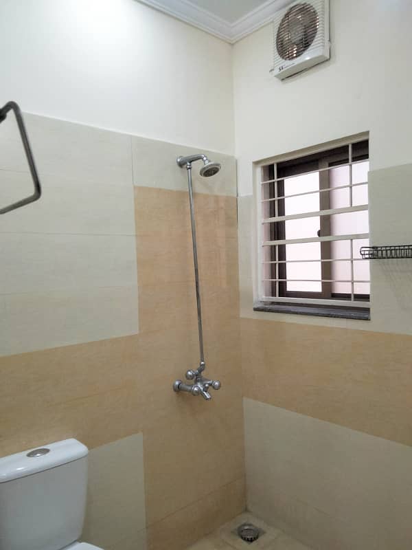 10 Marla Like New House For Rent In Bahria Town Lahore 9