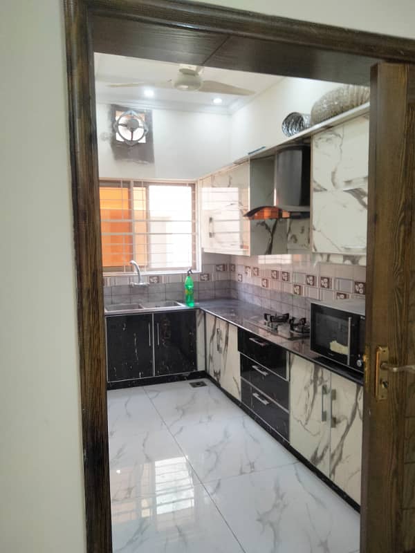 10 Marla Like New House For Rent In Bahria Town Lahore 10