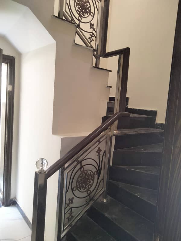 10 Marla Like New House For Rent In Bahria Town Lahore 15