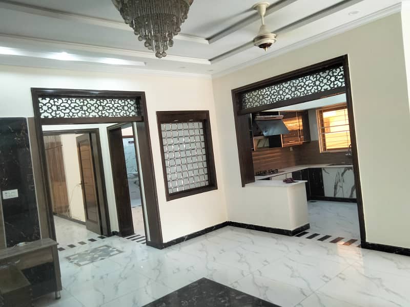 10 Marla Like New House For Rent In Bahria Town Lahore 17