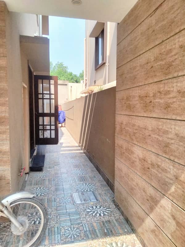 10 Marla Like New House For Rent In Bahria Town Lahore 22