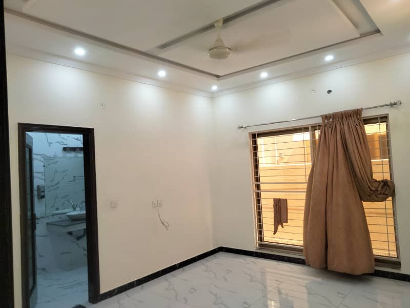 10 Marla Like New House For Rent In Bahria Town Lahore 24