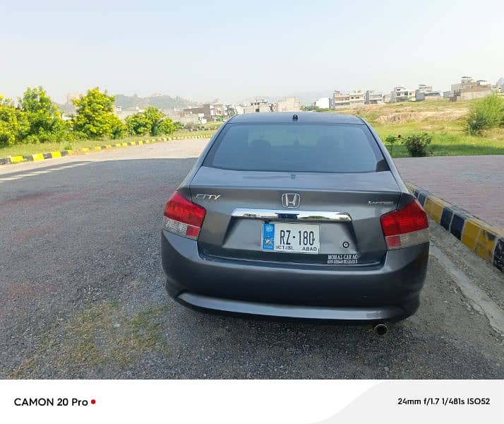 Family Used Honda City 2011 in Excellent condition for Sale 2