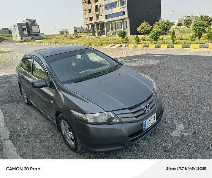 Family Used Honda City 2011 in Excellent condition for Sale 3