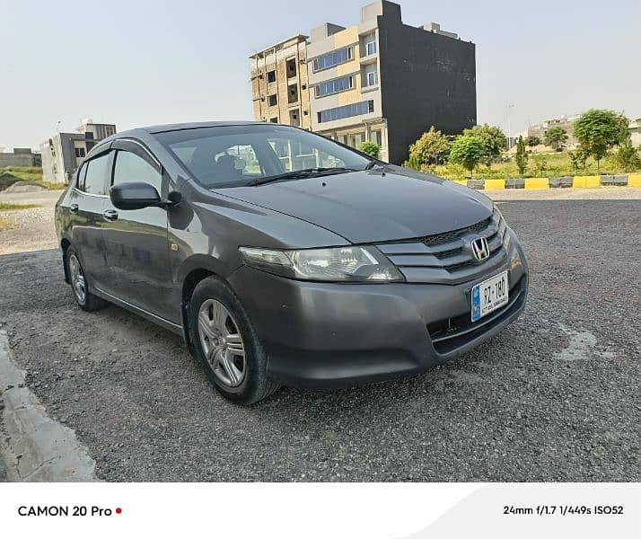 Family Used Honda City 2011 in Excellent condition for Sale 4