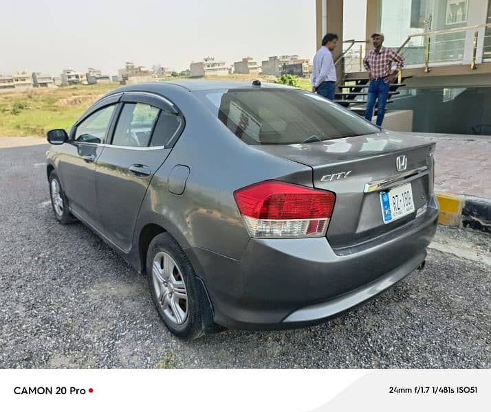 Family Used Honda City 2011 in Excellent condition for Sale 12