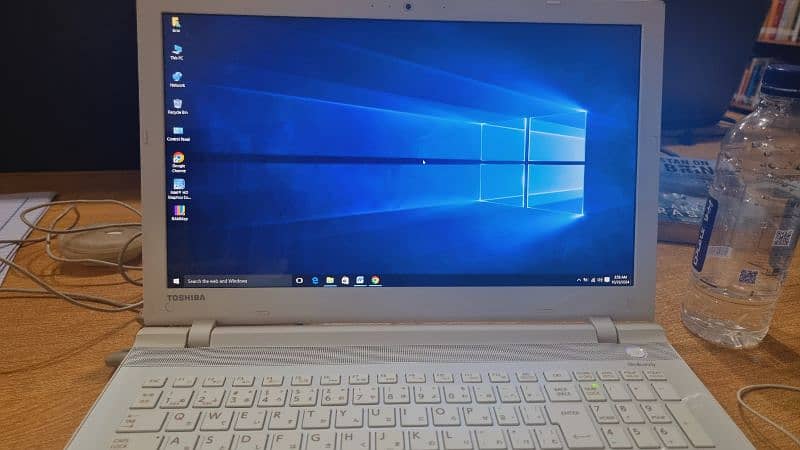 TOSHIBA Core i3 5th Generation, 118SSD , 300 HDD , 4GBRam ,2GB Graphic 1