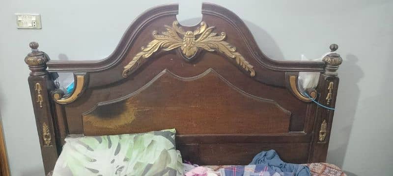 king bed with dressing table & 3 door closet 2