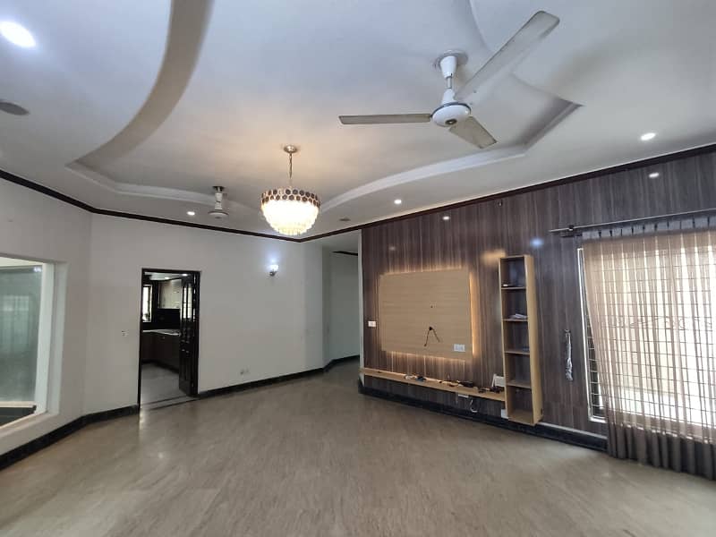 1 Kanal Bungalow Available For Rent In DHA Phase 4 With Super Hot Location. 3