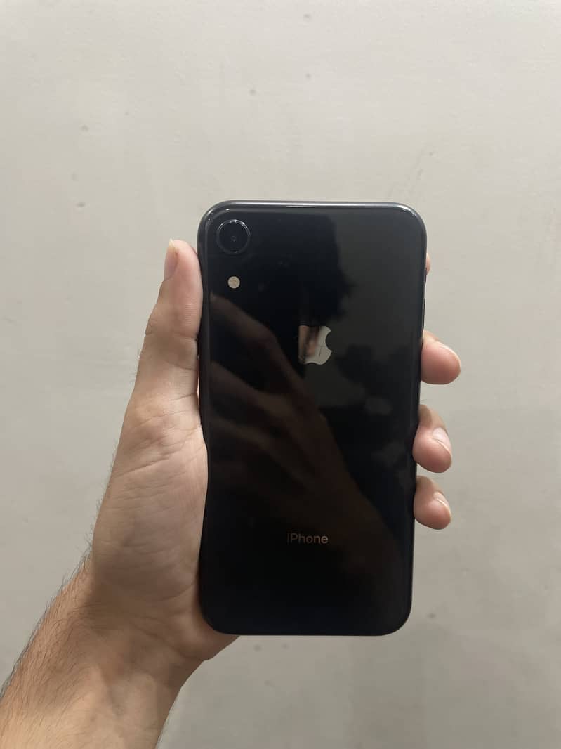 Iphone xr 64 gb waterpack 92 health 10/9.5 1