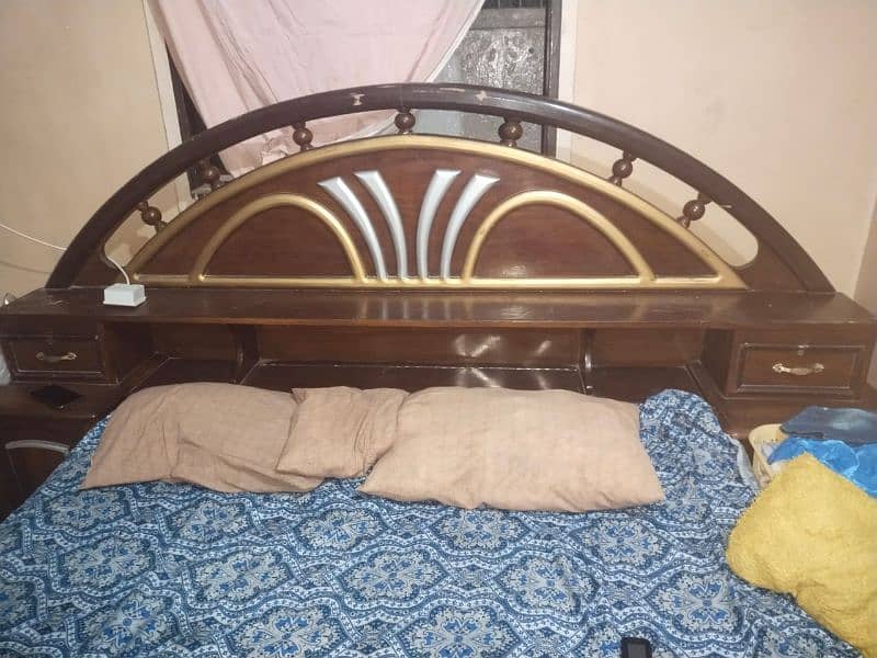 wooden bed 0