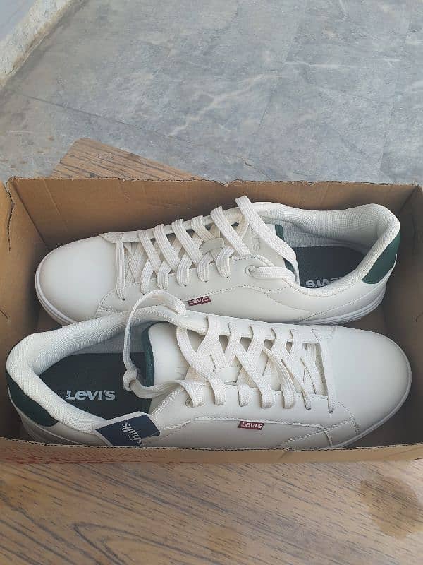 new levis carter  sneakers shoes mens. . imported size 12 number 0