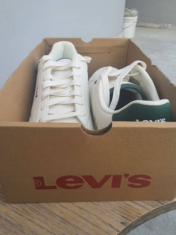 new levis carter  sneakers shoes mens. . imported size 12 number 4