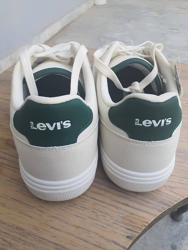 new levis carter  sneakers shoes mens. . imported size 12 number 9