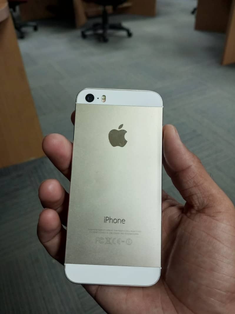 Iphone 5s For Sale non pta 9.5/10 condition 1