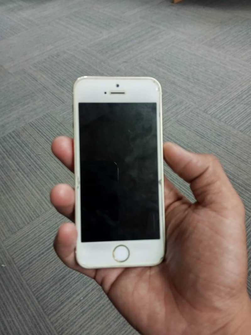 Iphone 5s For Sale non pta 9.5/10 condition 10