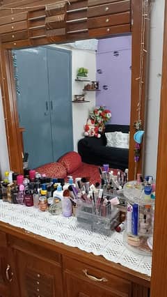 showcase, dressing table