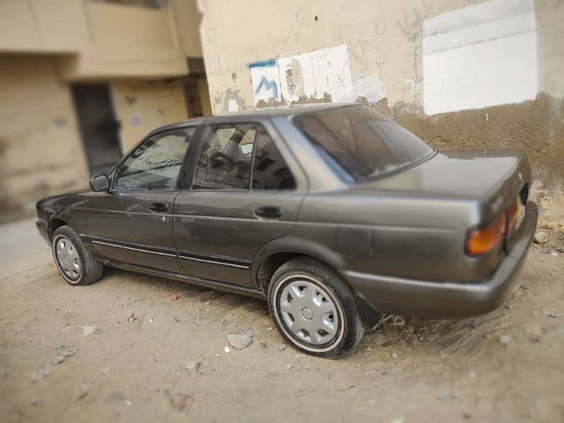 Nissan Sunny 1990 3