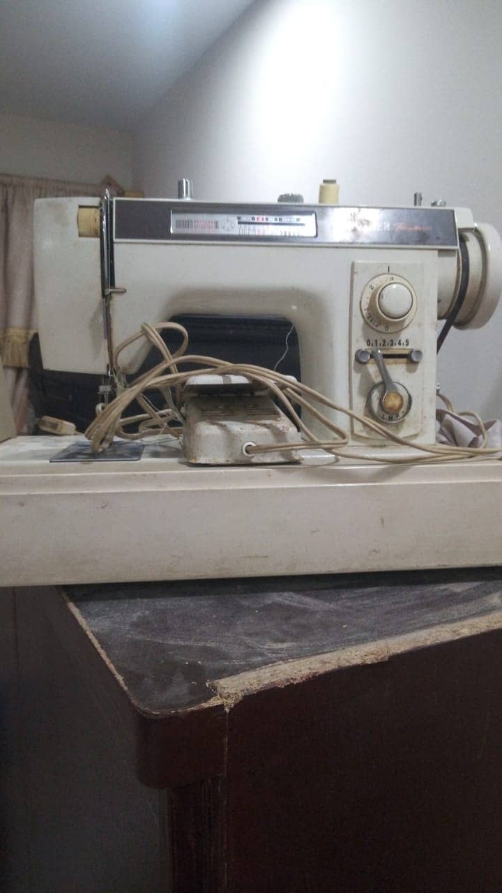 BROTHER SEWING MACHINE 0