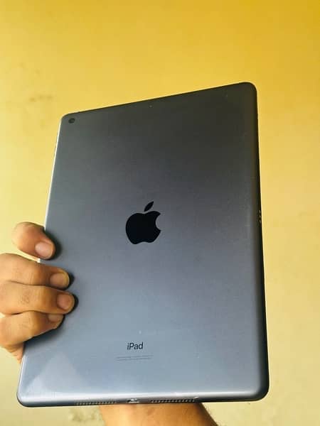 I pad 8 generation 32GB 1