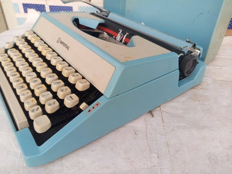 Typewriter manual imperial 6