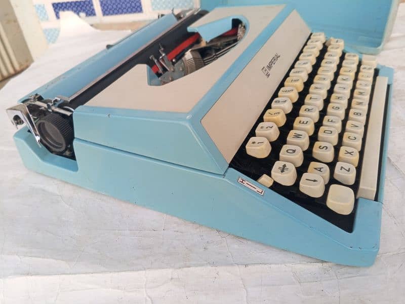 Typewriter manual imperial 8