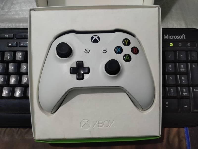 Xbox One S Controller 0