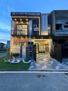 5Mrla Corner House For Sale in Canal Indigo