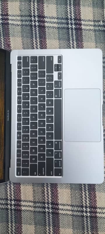 mackbook air m1 2020 ratina 13 inchesh 5