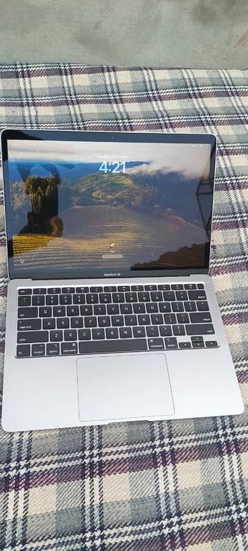 mackbook air m1 2020 ratina 13 inchesh 6