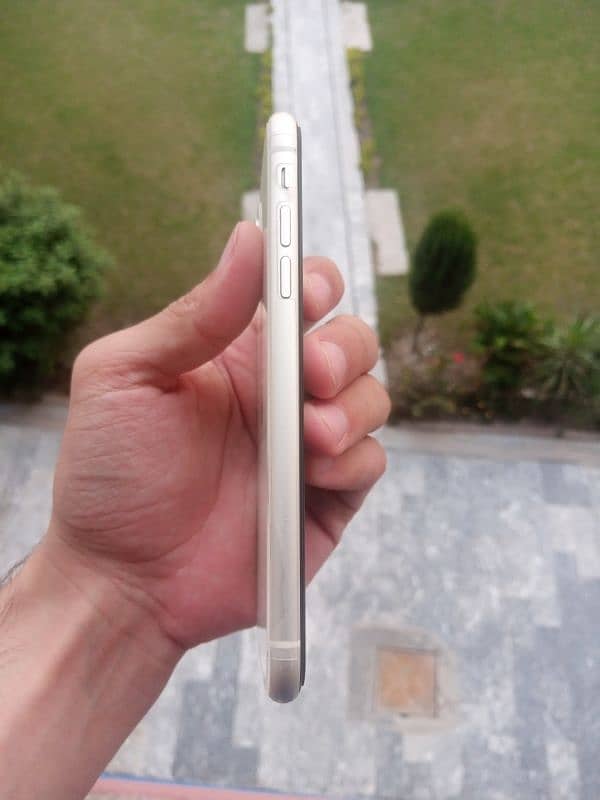 iphone 11 jv white color 3