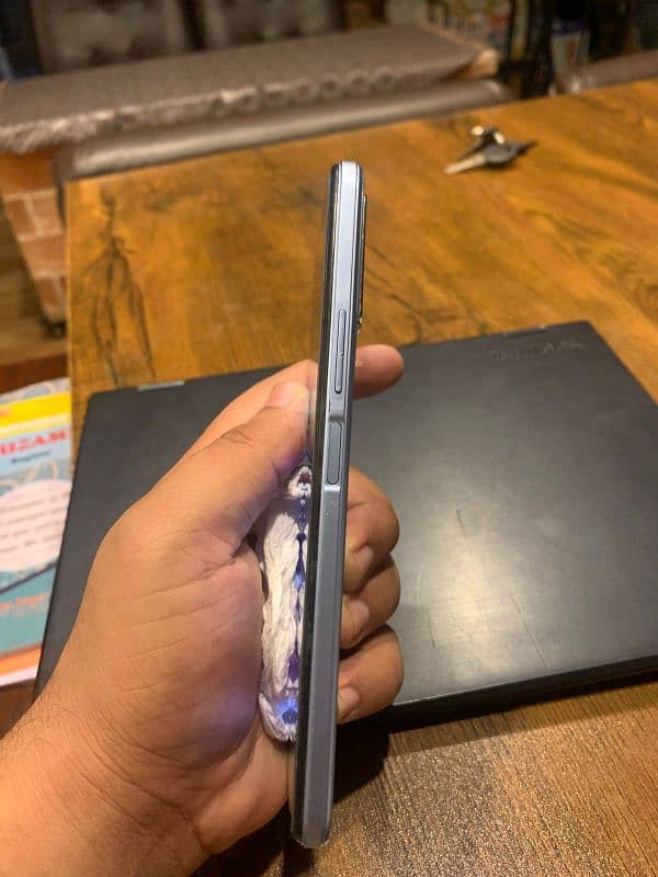 vivo y33s 6