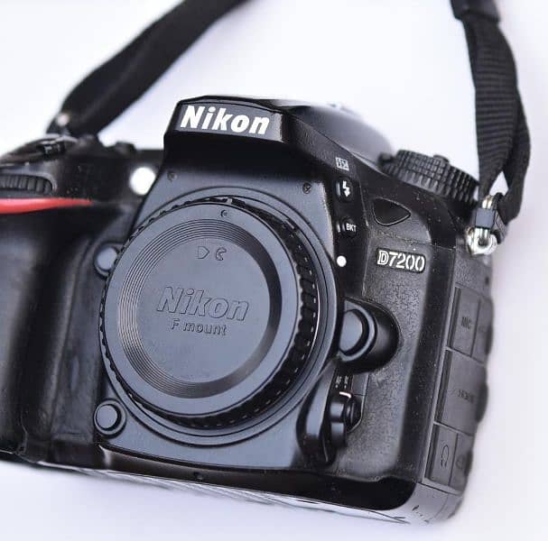 Nikon D7200 body only 4