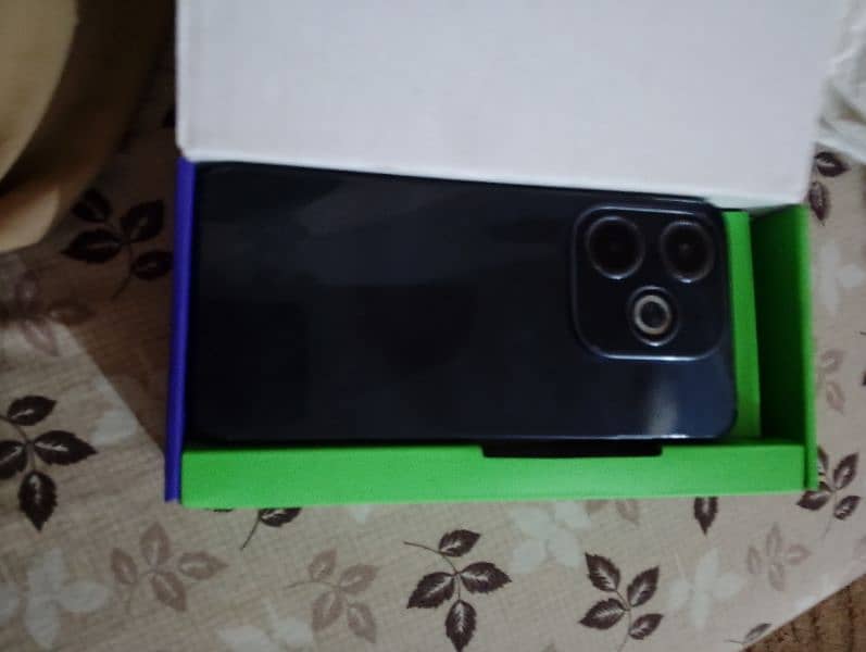 Infinix hot 40i 8+8/128 condition brand new  03219290089 3