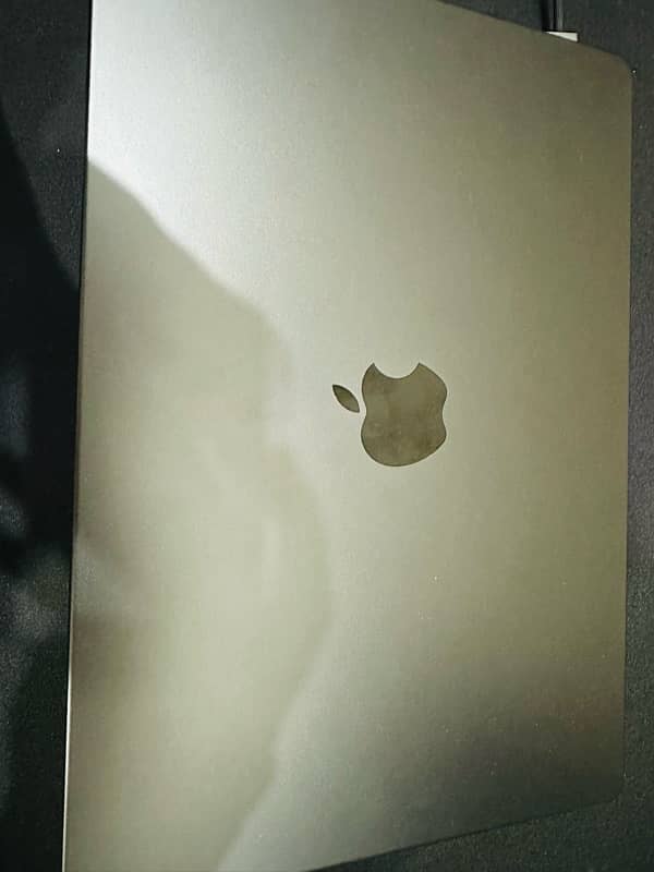 Macbook m3 pro only 5 cycle used macbook 18/512 2