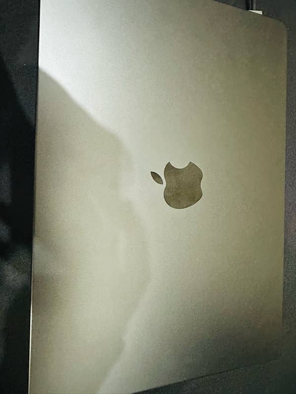 Macbook m3 pro only 5 cycle used macbook 18/512 3