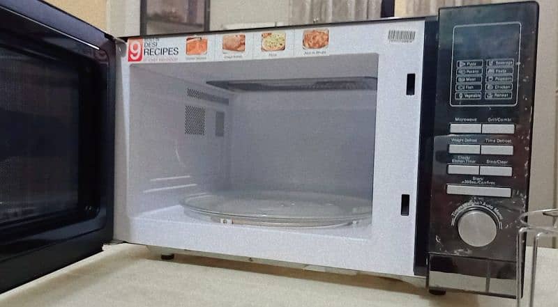 Dawlance Microwave Oven in Excellent Condition ! 2