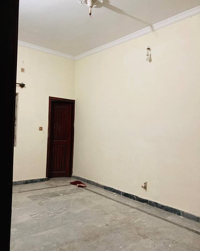 10 Marla Double Story House for Rent in Wakeel Colony 5