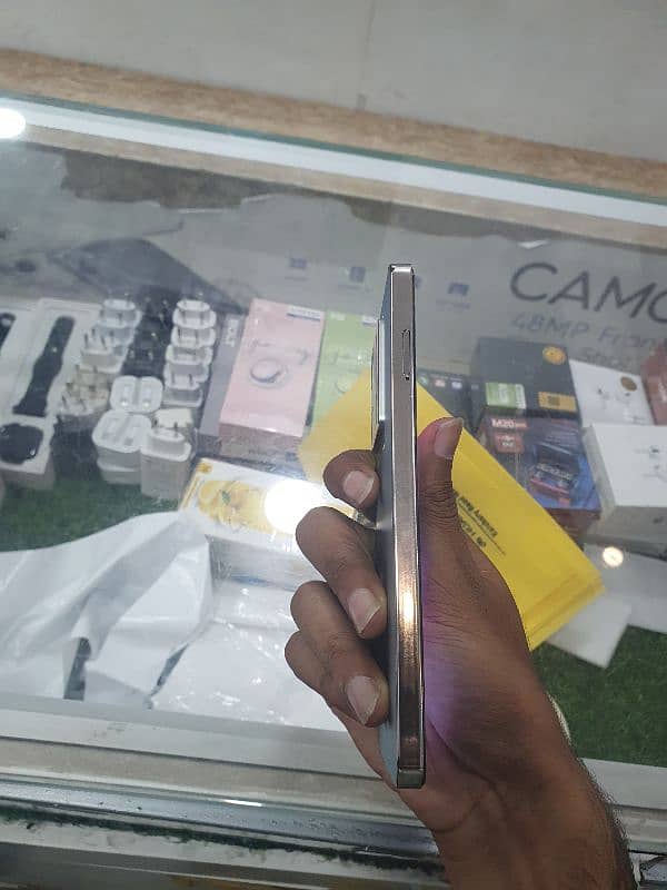 infinix note 30pro 8GB  256GB 4