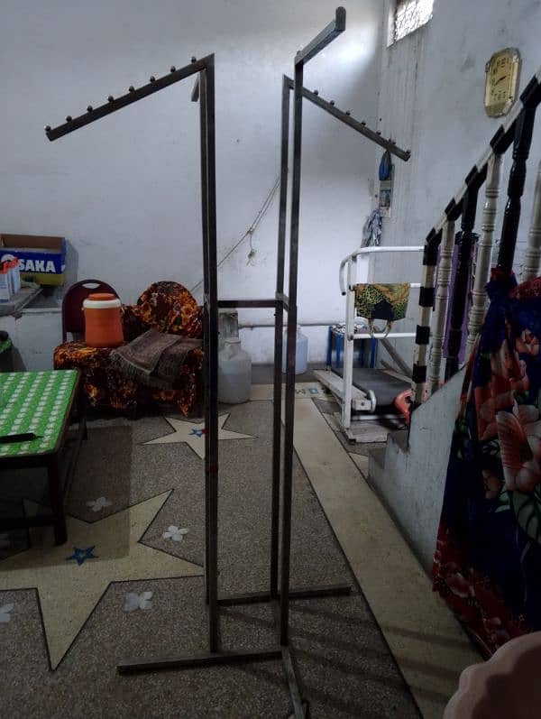 clothes stand 3