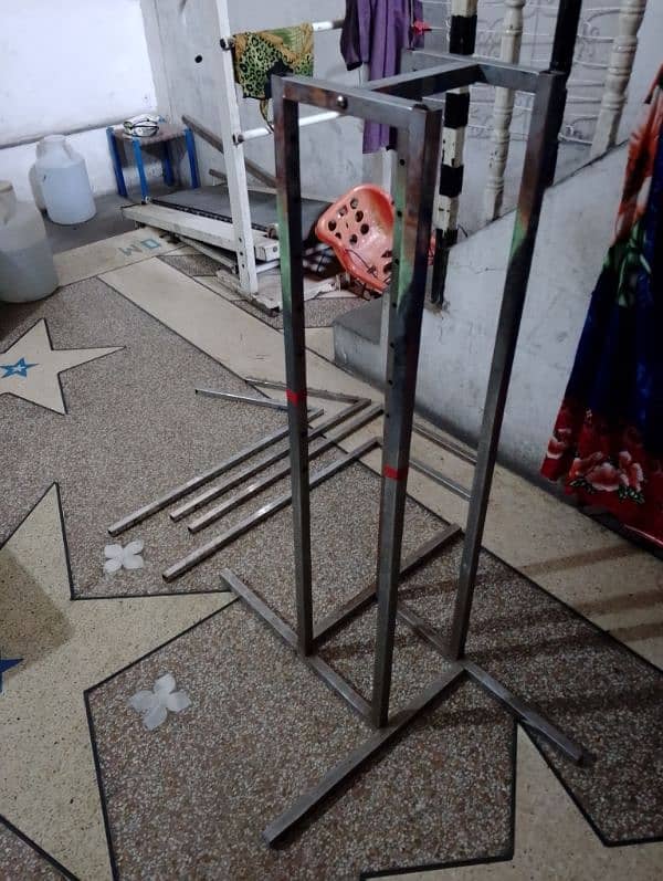 clothes stand 10